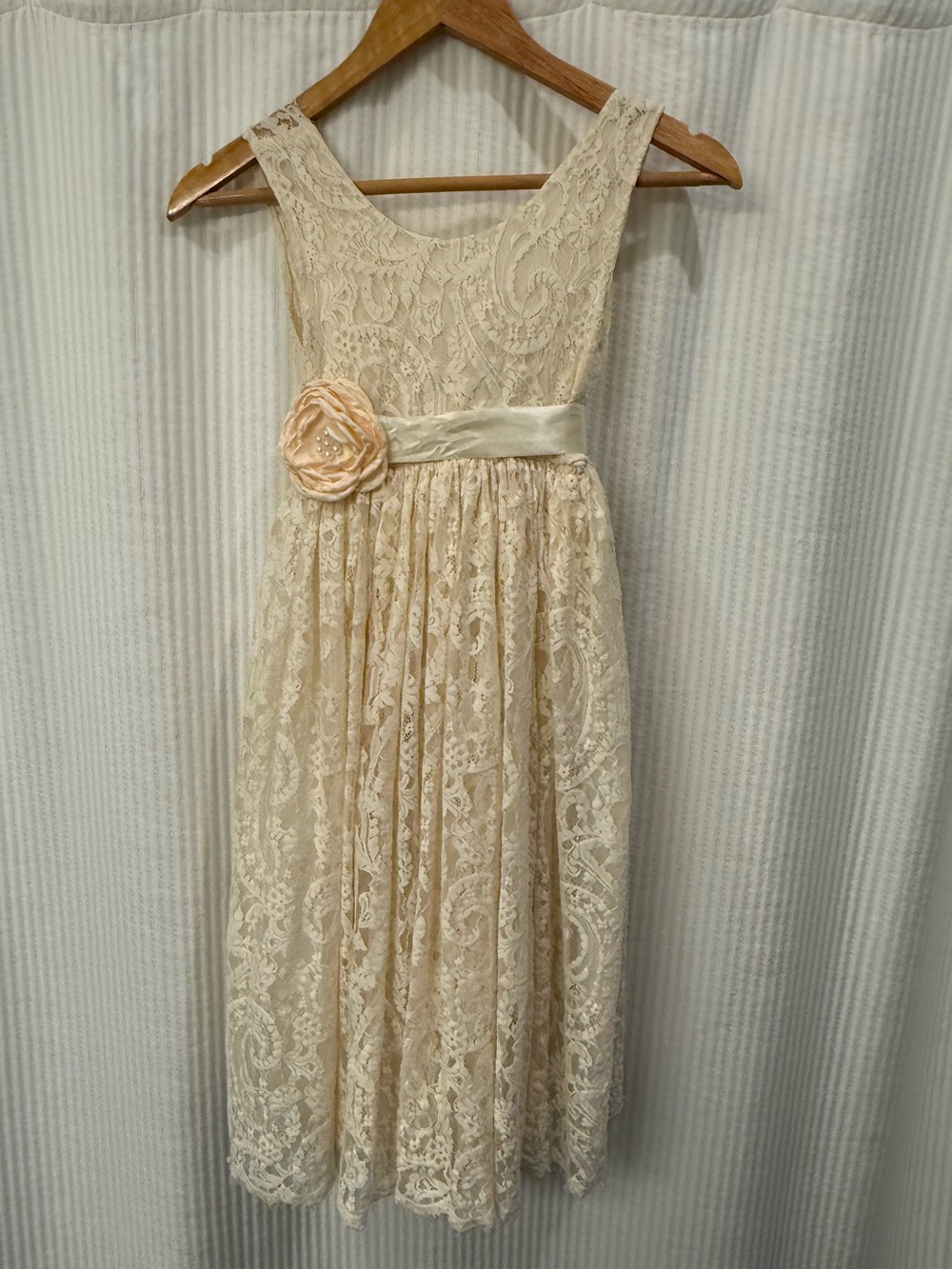 Girls Lace Flower Belt Ivory Dress, 
Flower Girl Dress - size 7